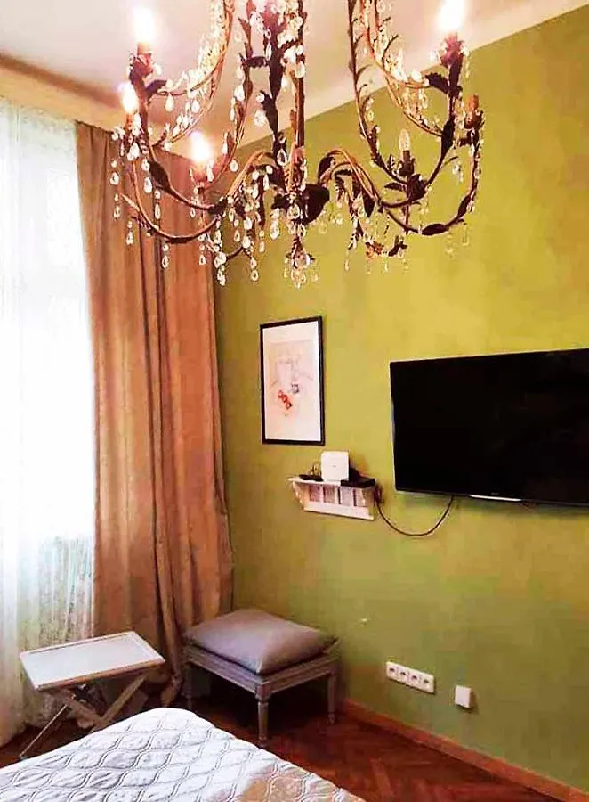 Retro Big Apartment With Two Balconies And Lift Karlsbad